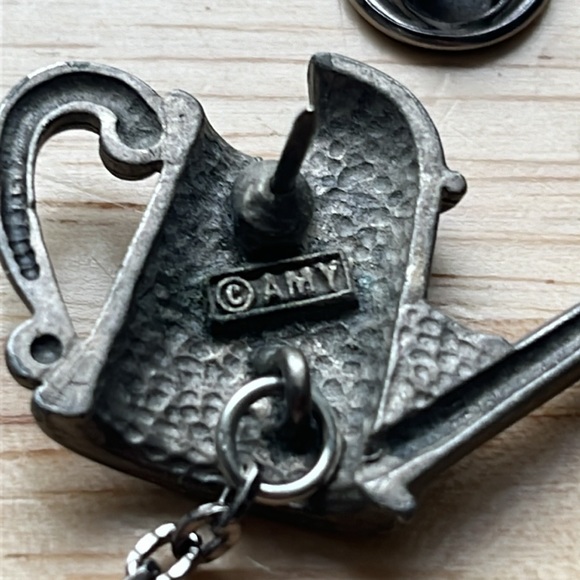 Vintage Amy pewter Water Can & Flower in pot Lapel Tack Pin W/ Chain brooch - Picture 8 of 10
